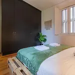 Апартаменти 32 -lovely 2 Bedroom In Principe Real *
