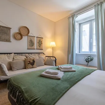 Апартаменты 32 -lovely 2 Bedroom In Principe Real *