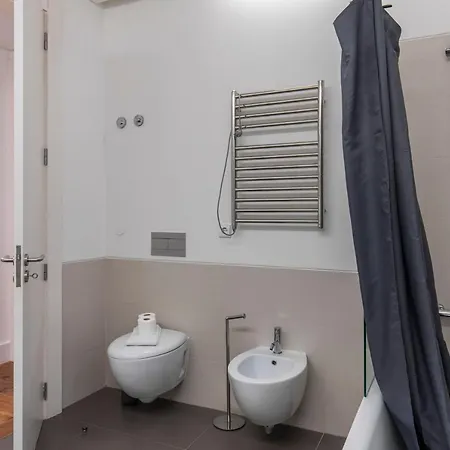 Апартаменты 32 -lovely 2 Bedroom In Principe Real *